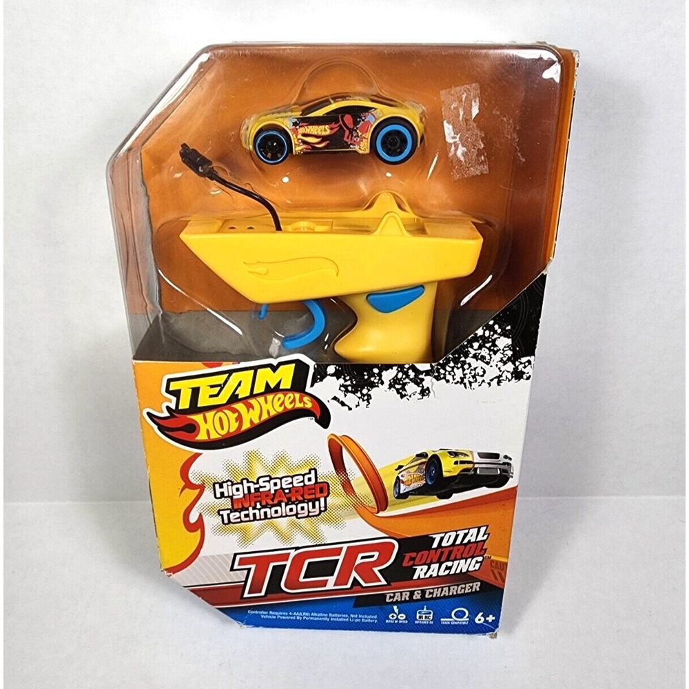 Team Hot Wheels TCR Torque Twister Total Control Racing 2011 Mattel Car Charger